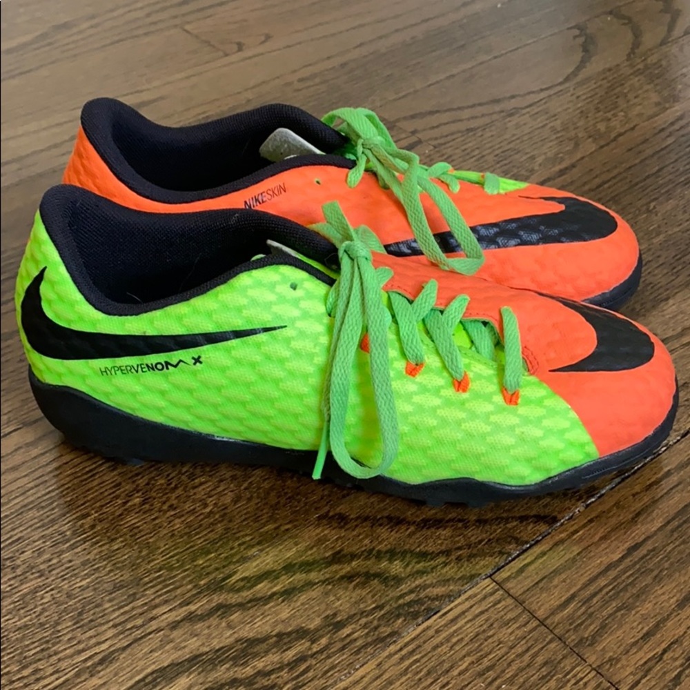 Nike Hypervenom Youth Indoor Soccer Shoe Size 5.5
